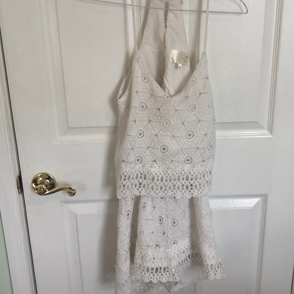 JOA White Floral Lace Romper - Picture 3 of 4